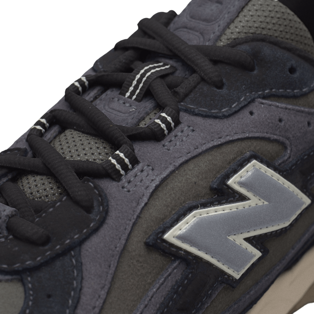 New Balance 204L Black Magnet