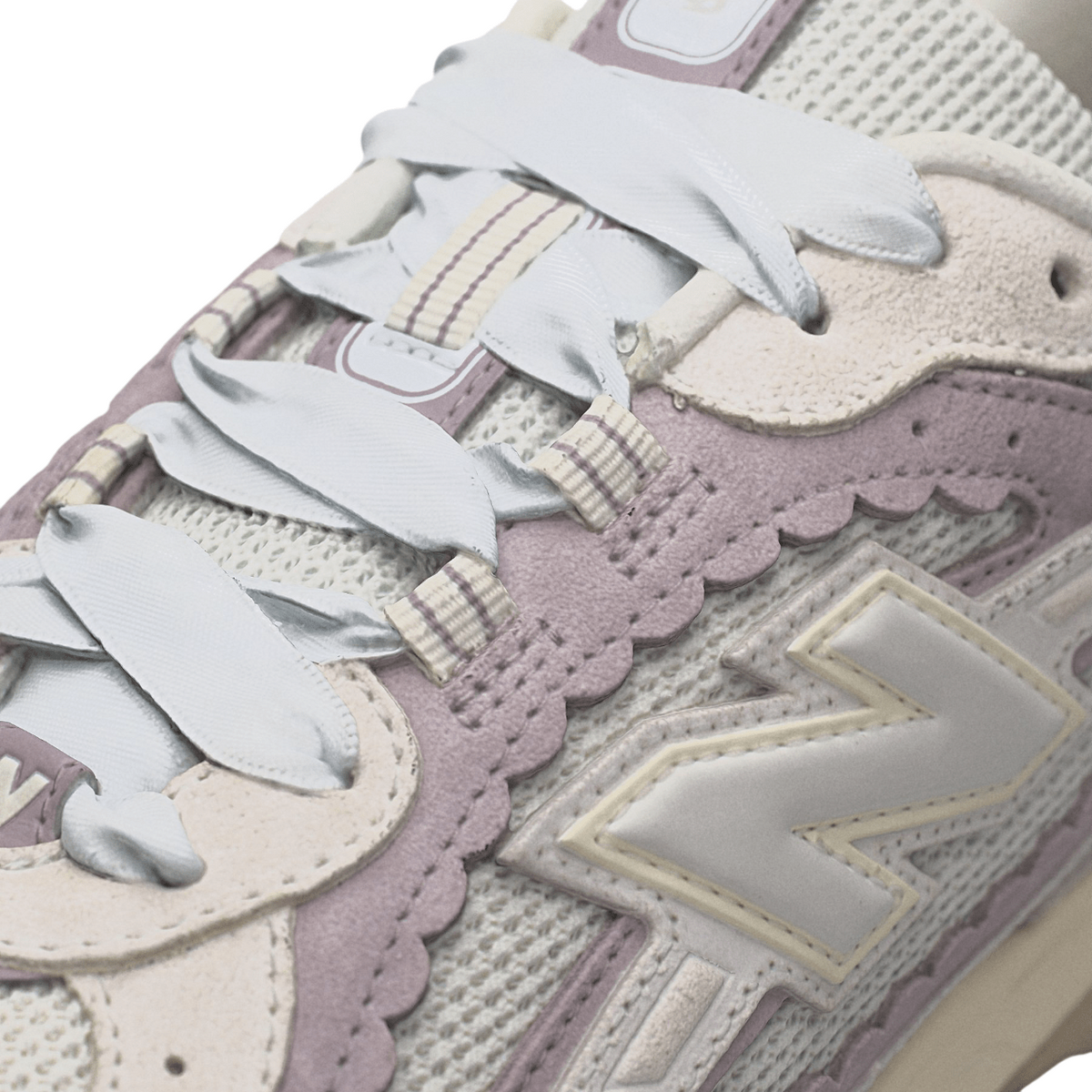 New Balance 204L Reflection Truffle Salt