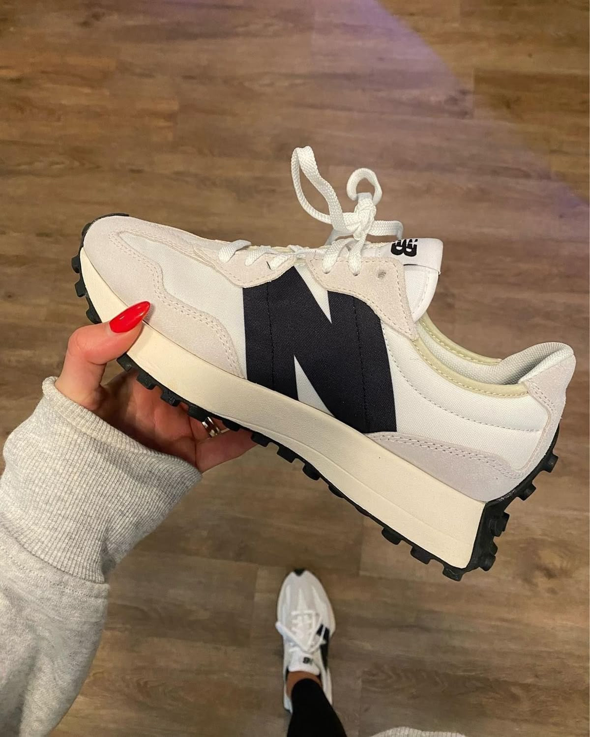 New Balance 327