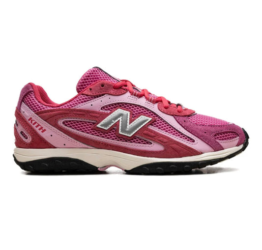 New Balance 204L mesh panel