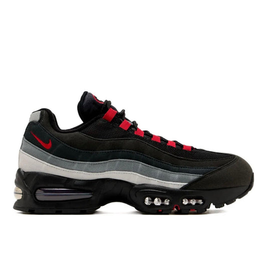 Nike air Vapormax 95’ black red