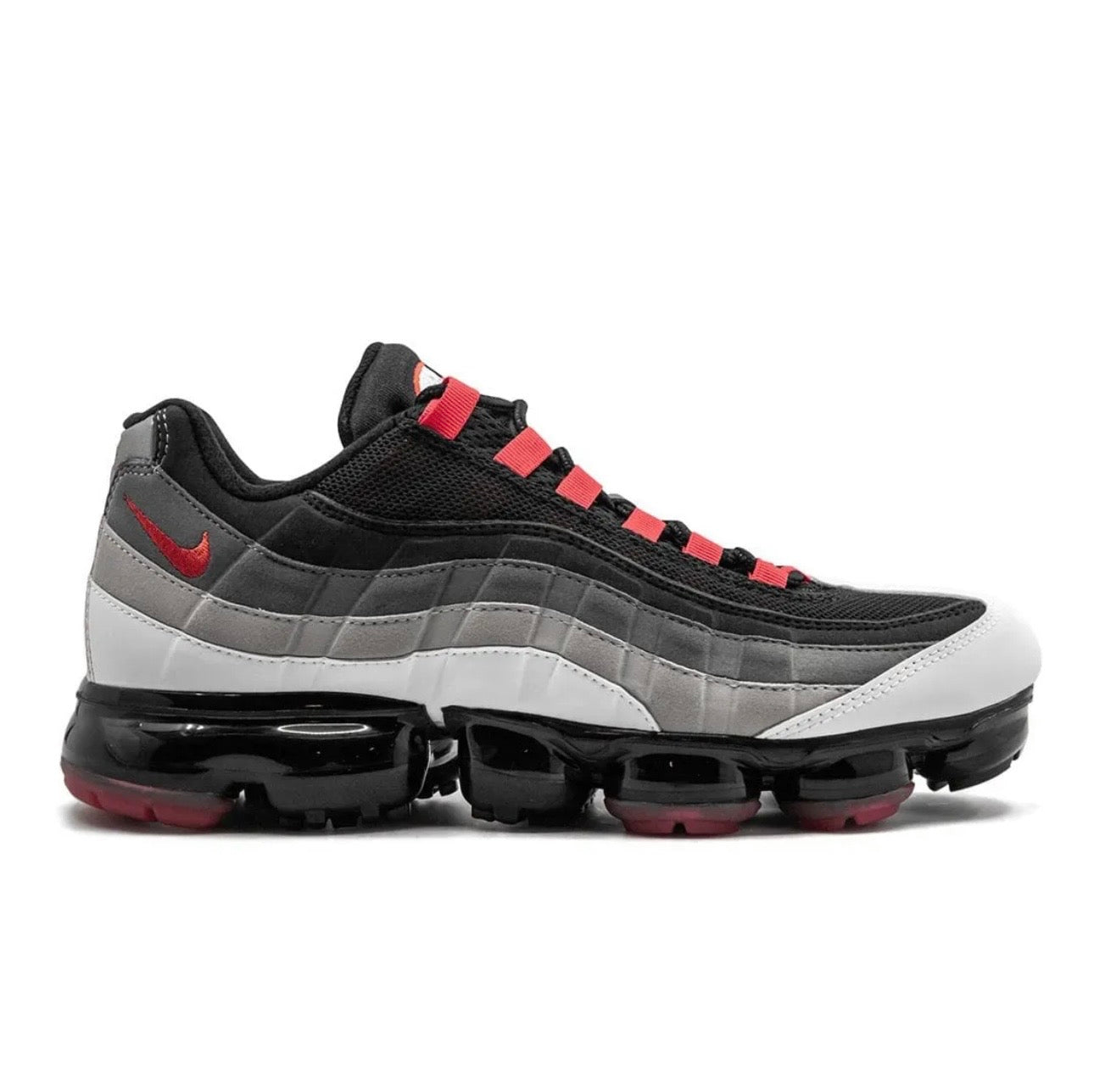 Nike air Vapormax 95’ grey red black