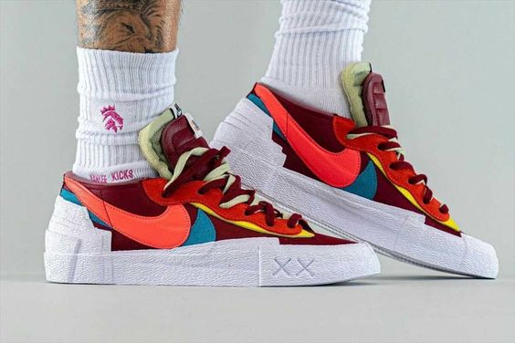 Nike Blazer Low Sacai Kaws Team Red - תמונה 3