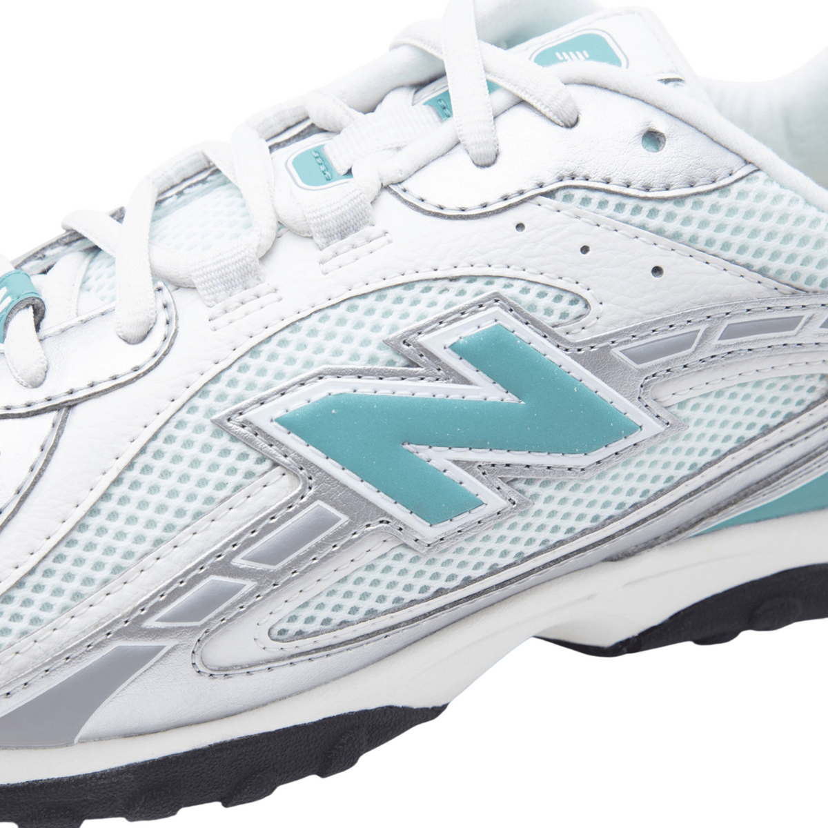 New Balance 204L Light Silver-Colored Metallic